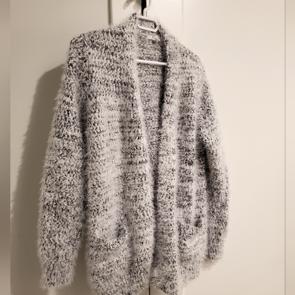 89th & Madison NWOT- Cozy Women's Black/White Sweater SUPER SOFT, Lds.size MED. - Picture 1 of 8